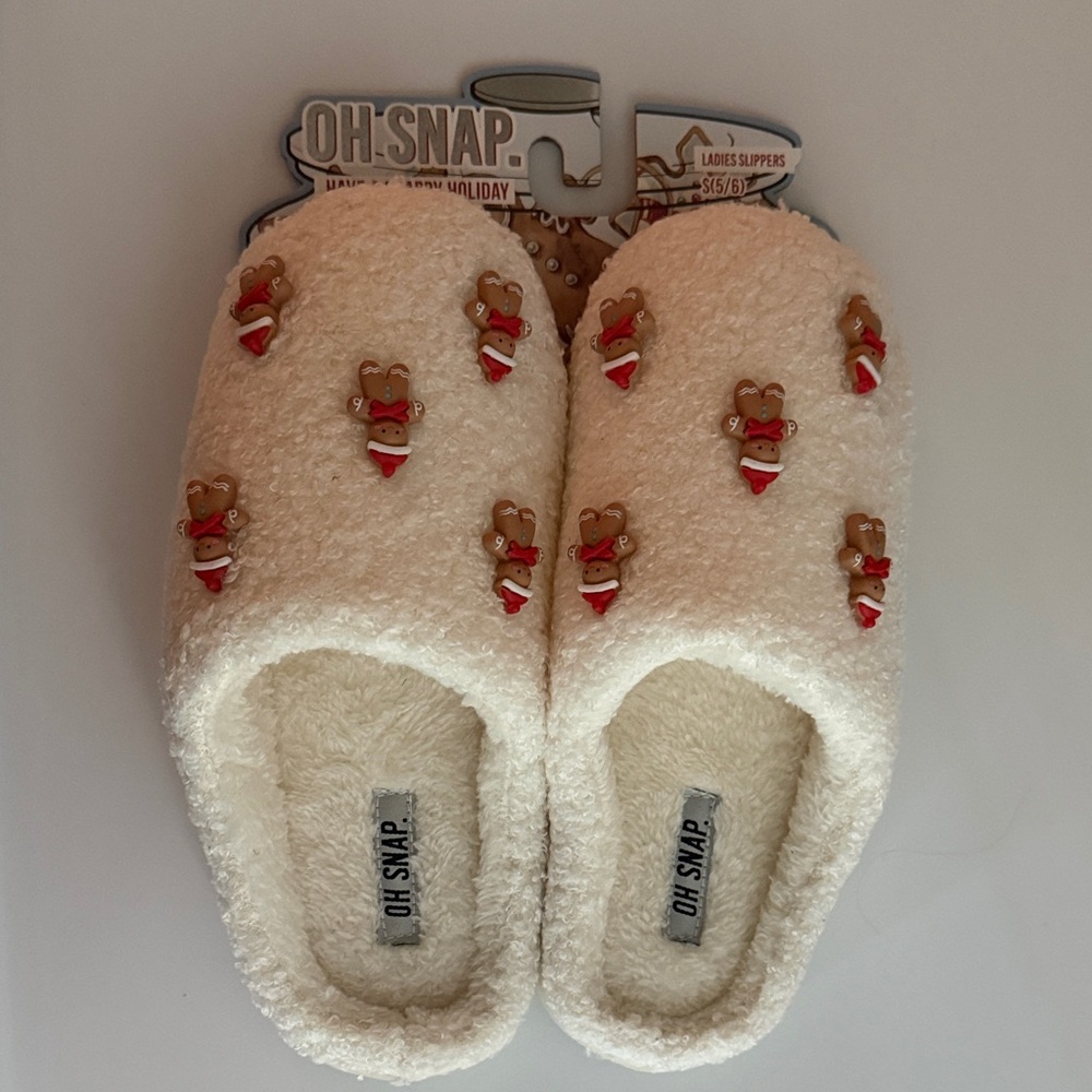 Gingerbread nwt size Small 5 / 6 Oh Snap Women's Slippers